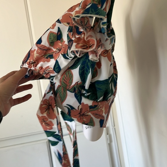 Never worn cute midriff shirt with a cute tie in the back. - Picture 3 of 8